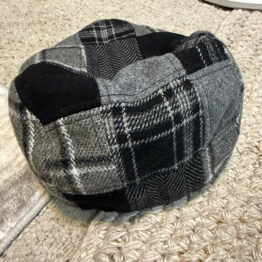 Men's Checkered Wool Cap in Black and Gray